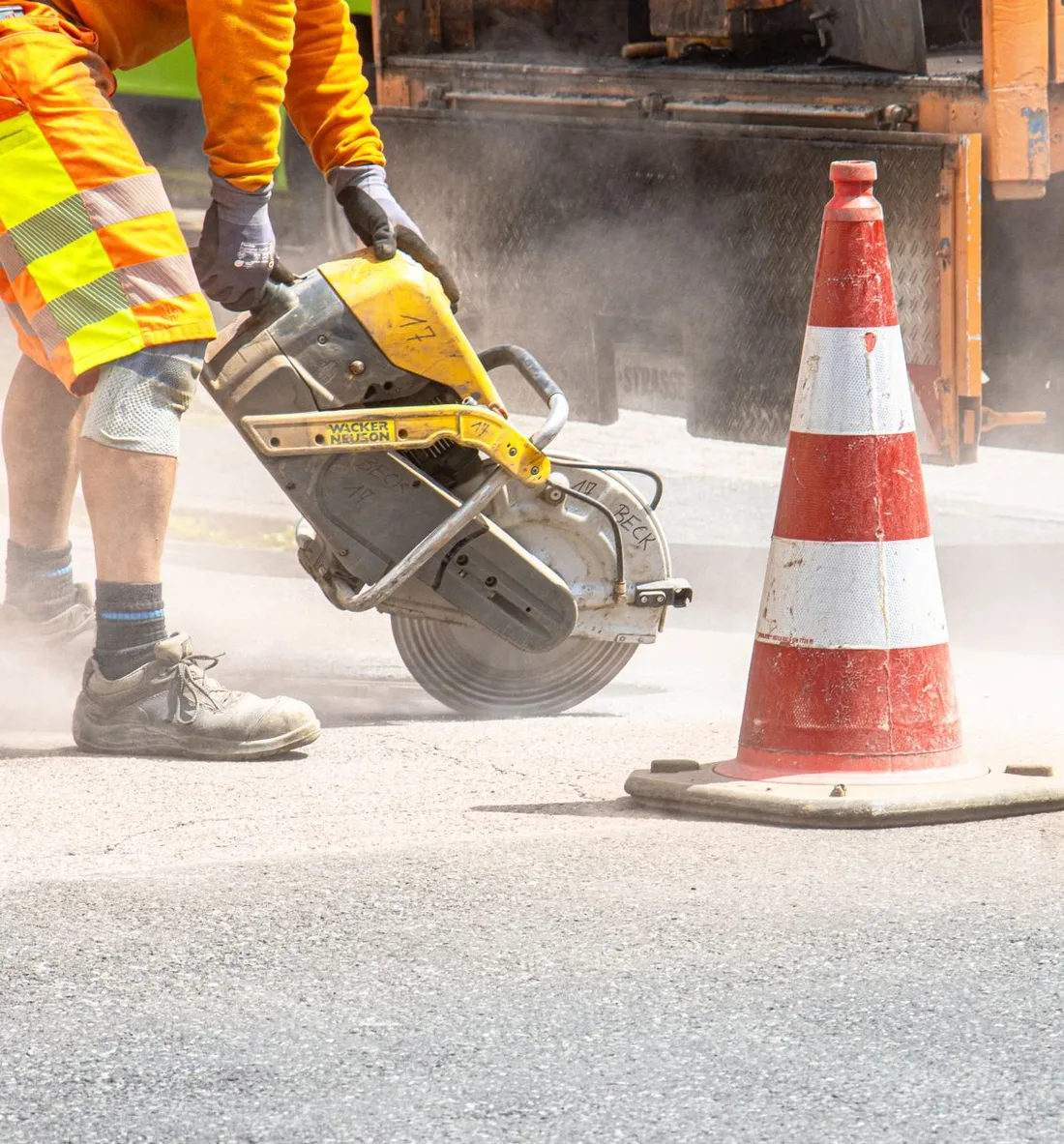 Islak beton kesiminde elmas testere