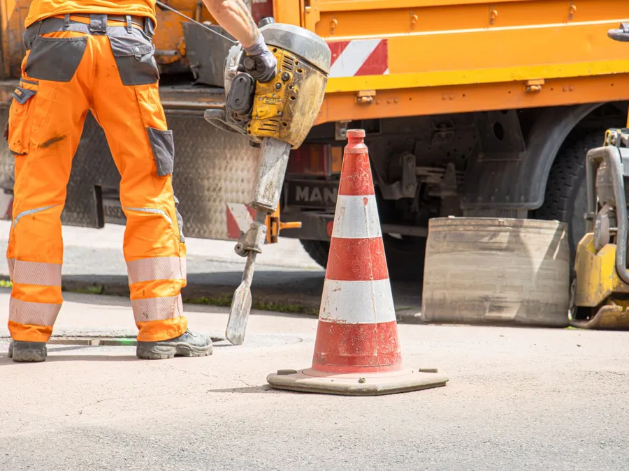Kırıcı ile beton kırım işi